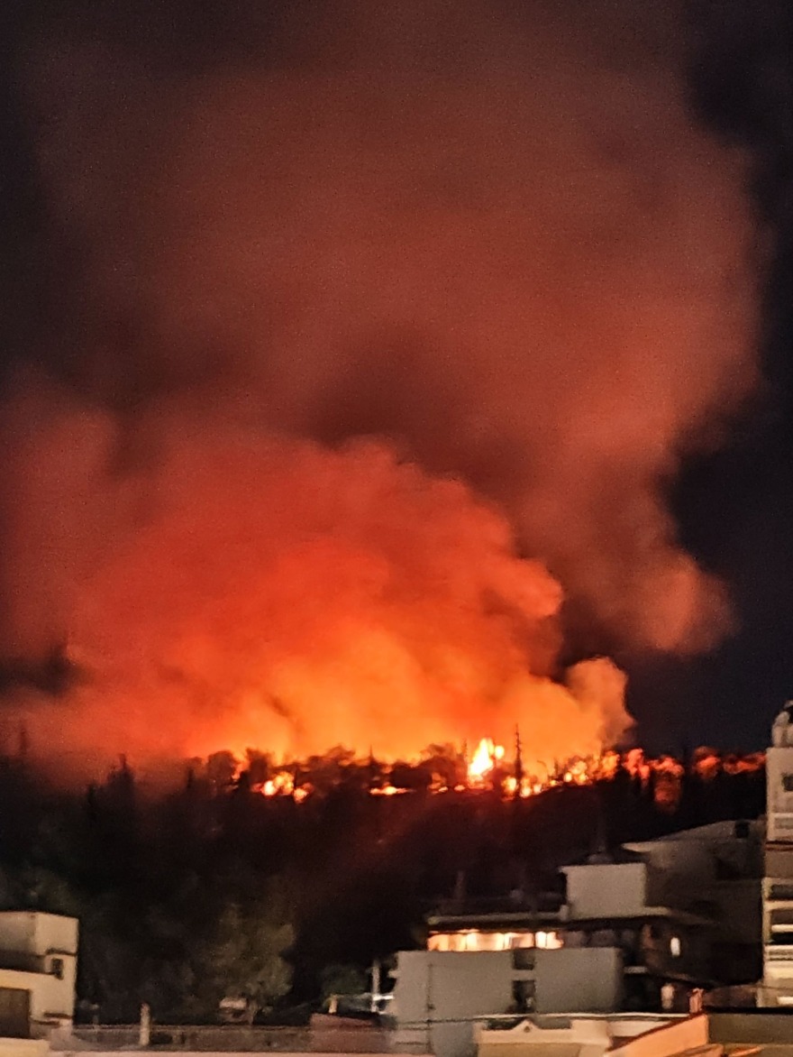 Οριοθετήθηκε η φωτιά στο Ποικίλο Όρος στο Καματερό