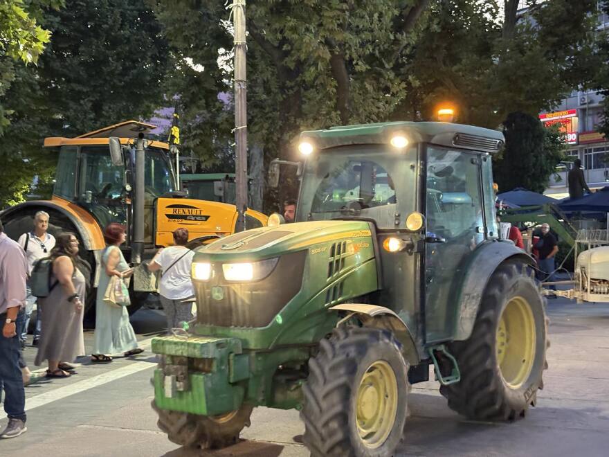 Με τρακτέρ στο κέντρο της Λάρισας: Συλλαλητήριο αγροτών και κτηνοτρόφων - Δείτε βίντεο και φωτογραφίες