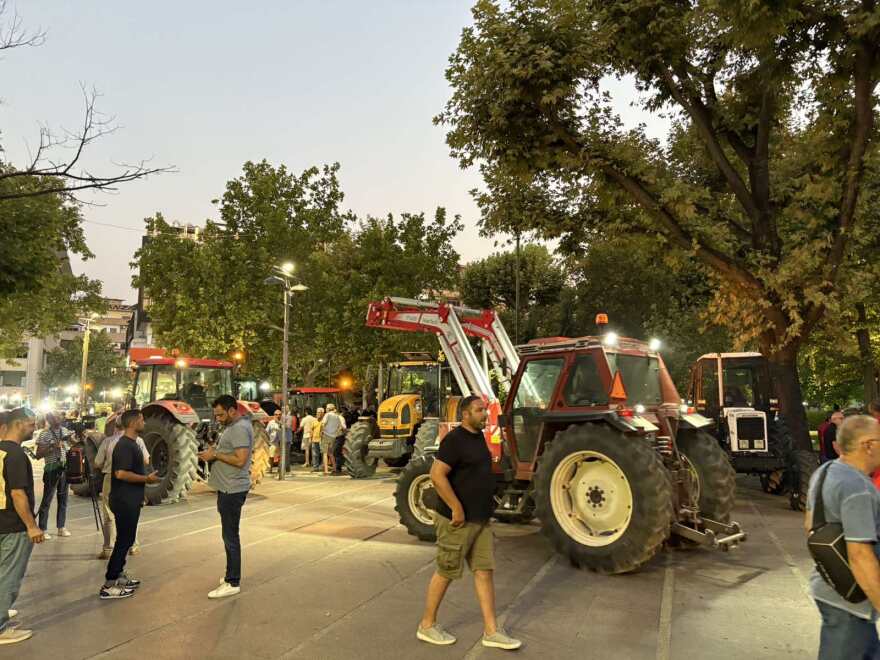 Με τρακτέρ στο κέντρο της Λάρισας: Συλλαλητήριο αγροτών και κτηνοτρόφων - Δείτε βίντεο και φωτογραφίες