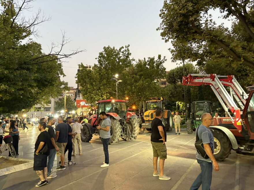 Με τρακτέρ στο κέντρο της Λάρισας: Συλλαλητήριο αγροτών και κτηνοτρόφων - Δείτε βίντεο και φωτογραφίες