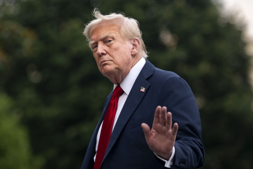 Τι σημαίνει η συμφωνία του Τραμπ με την ΕΕ - Κερδισμένοι και χαμένοι στον εξαμηνιαίο πόλεμο των δασμών