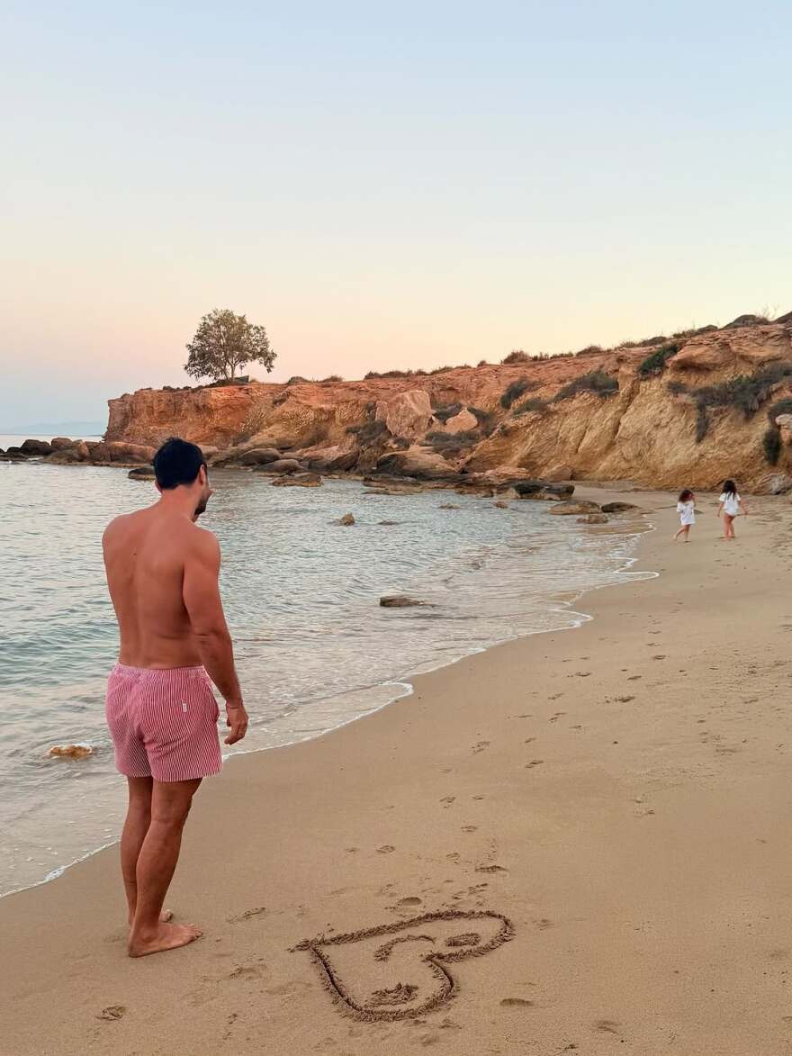 Χριστίνα Μπόμπα: Το φωτογραφικό άλμπουμ από τις οικογενειακές διακοπές της στην Πάρο