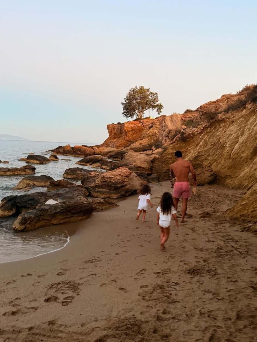 Χριστίνα Μπόμπα: Το φωτογραφικό άλμπουμ από τις οικογενειακές διακοπές της στην Πάρο