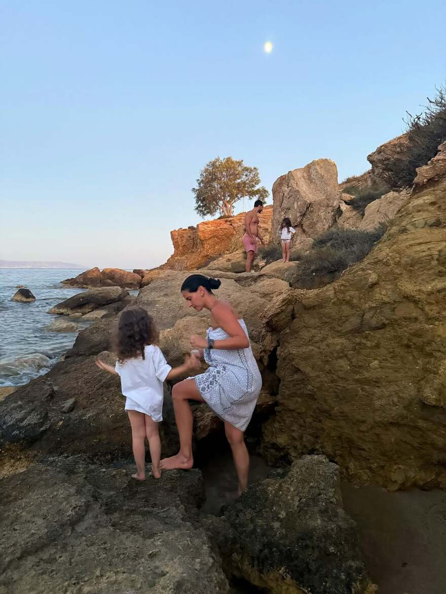 Χριστίνα Μπόμπα: Το φωτογραφικό άλμπουμ από τις οικογενειακές διακοπές της στην Πάρο