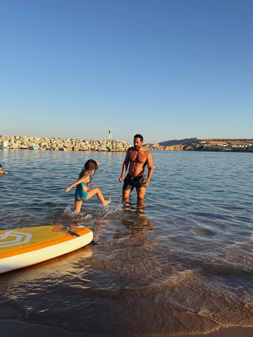 Χριστίνα Μπόμπα: Το φωτογραφικό άλμπουμ από τις οικογενειακές διακοπές της στην Πάρο