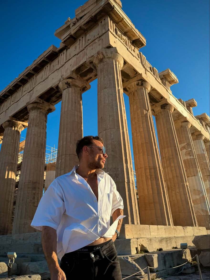 Ο Δημήτρης Γιαννέτος γιόρτασε τον αρραβώνα με τον σύντροφό του στην Ελλάδα - Δείτε φωτογραφίες 