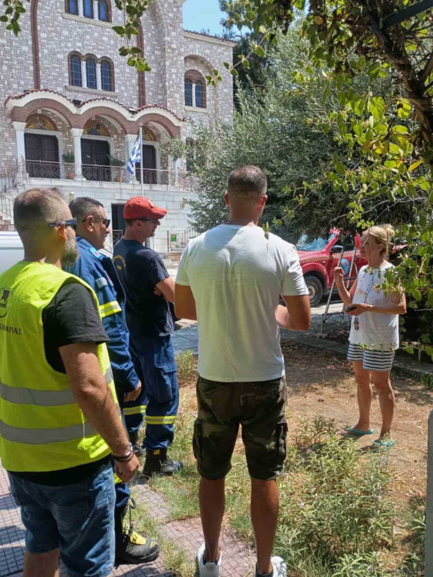 Φίδι βρέθηκε στο κέντρο της Καλαμαριάς - Δείτε βίντεο και φωτογραφίες