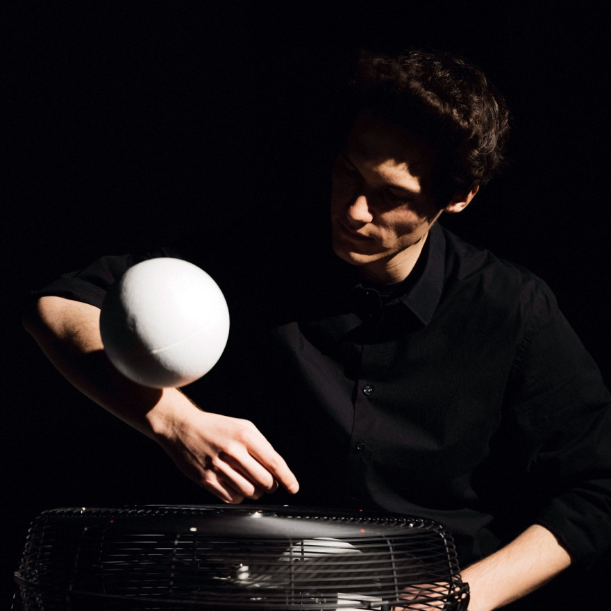 Andrea Salustri: Χορεύοντας με το φελιζόλ