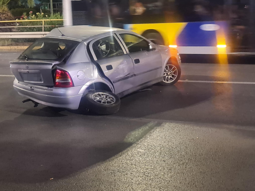 Καραμπόλα τριών οχημάτων στην άνοδο της Συγγρού - Ένας τραυματίας, δείτε βίντεο και φωτογραφίες