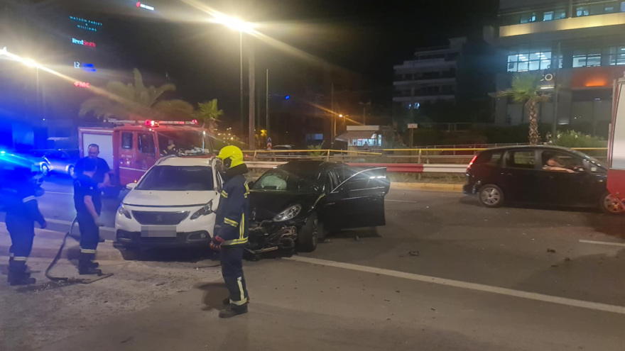 Τροχαίο στη Συγγρού: Η στιγμή της καραμπόλας των τριών οχημάτων - Ένας τραυματίας