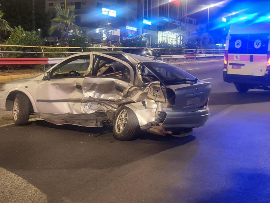 Καραμπόλα τριών οχημάτων στην άνοδο της Συγγρού - Ένας τραυματίας, δείτε βίντεο και φωτογραφίες