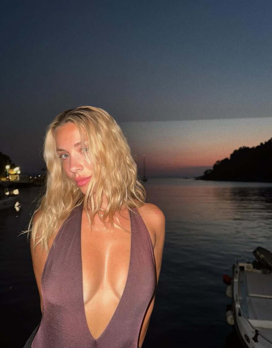 Η Γαρυφαλλιά Καληφώνη με αποκαλυπτικό κορμάκι στις καλοκαιρινές της διακοπές