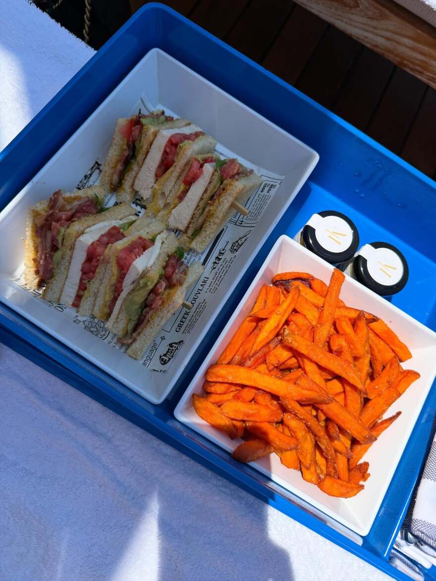 Φωτογραφίες: Κλέλια Ανδριολάτου και Βάσια Κωσταρά διασκεδάζουν με μαγιό και το δείχνουν στο Instagram