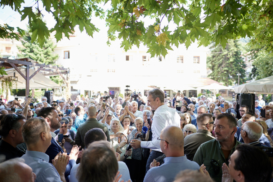 Mitsotakis from Fourna Evritania: My Betting Money for Young Farmers not to end up in skirts