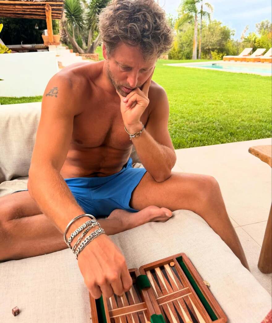 Αλεσάντρα Αμπρόσιο: Τα φιλιά με τον σύντροφό της στην Ίμπιζα και οι αποκαλυπτικές φωτογραφίες