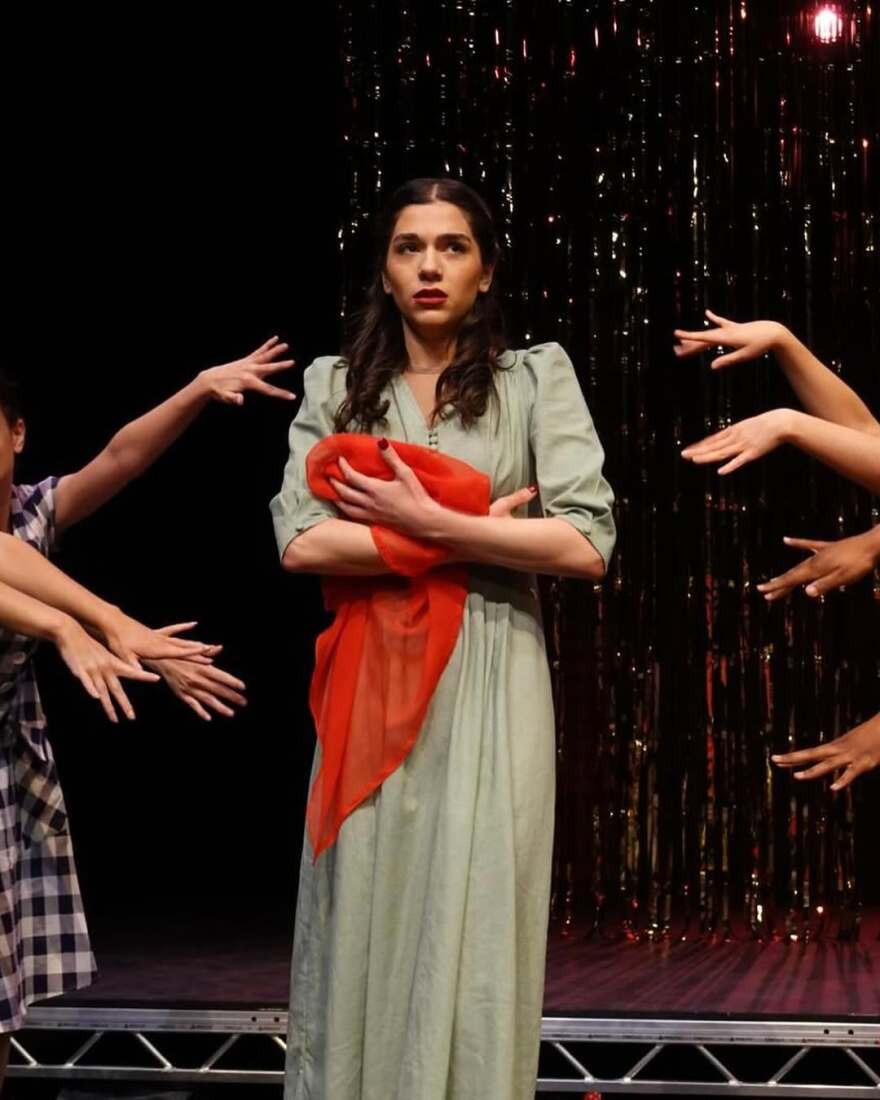 Η Μελίνα Νικολαΐδη ενσάρκωσε τη Μήδεια σε θεατρική παράσταση της σχολής της: «Ευγνώμων για όλα» έγραψε