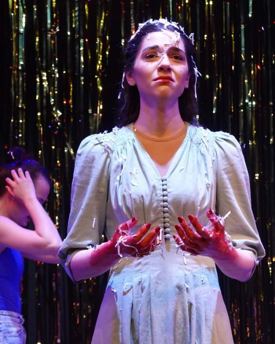 Η Μελίνα Νικολαΐδη ενσάρκωσε τη Μήδεια σε θεατρική παράσταση της σχολής της: «Ευγνώμων για όλα» έγραψε