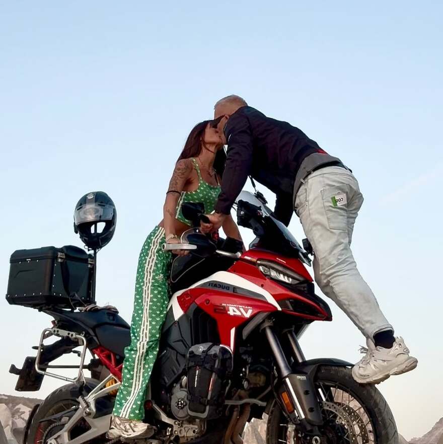 15 χρόνια μαζί: Η τρυφερή ανάρτηση της Λελέ Γκόφα στον Στέλιο Ρόκκο για την επέτειό τους
