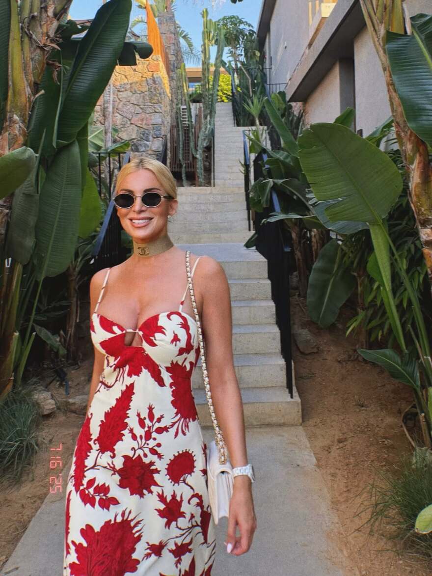 Η Κατερίνα Καινούργιου συνεχίζει τις διακοπές με τον σύντροφό της στα Χανιά - Δείτε φωτογραφίες