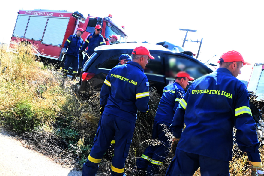 Τροχαίο δυστύχημα με τρεις νεκρούς στην Αργολίδα - Νταλίκα συγκρούστηκε μετωπικά με τζιπ, δείτε φωτογραφίες