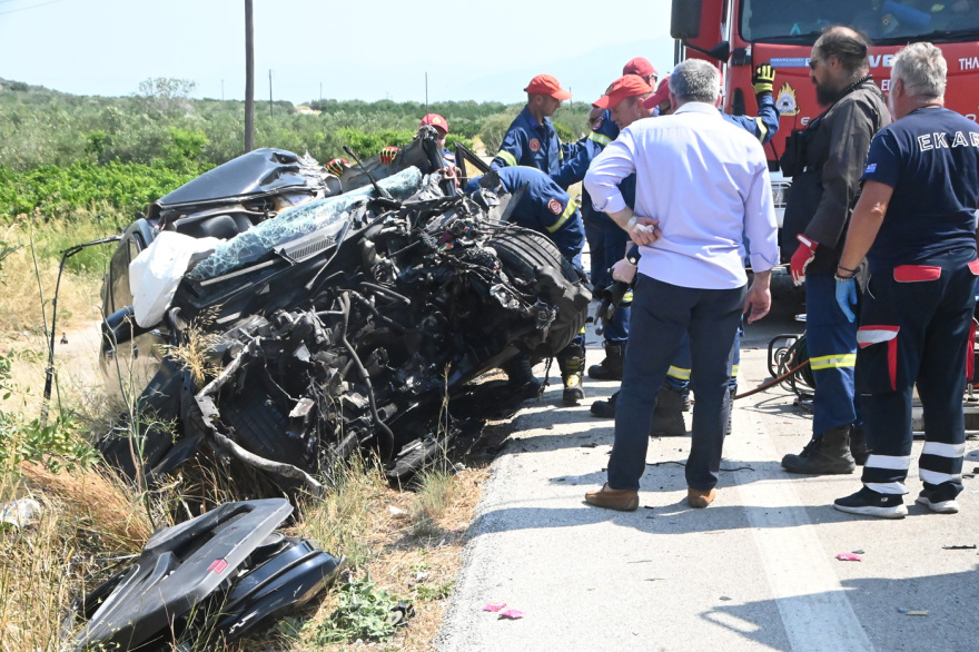 Τροχαίο δυστύχημα με τρεις νεκρούς στην Αργολίδα - Νταλίκα συγκρούστηκε μετωπικά με τζιπ, δείτε φωτογραφίες