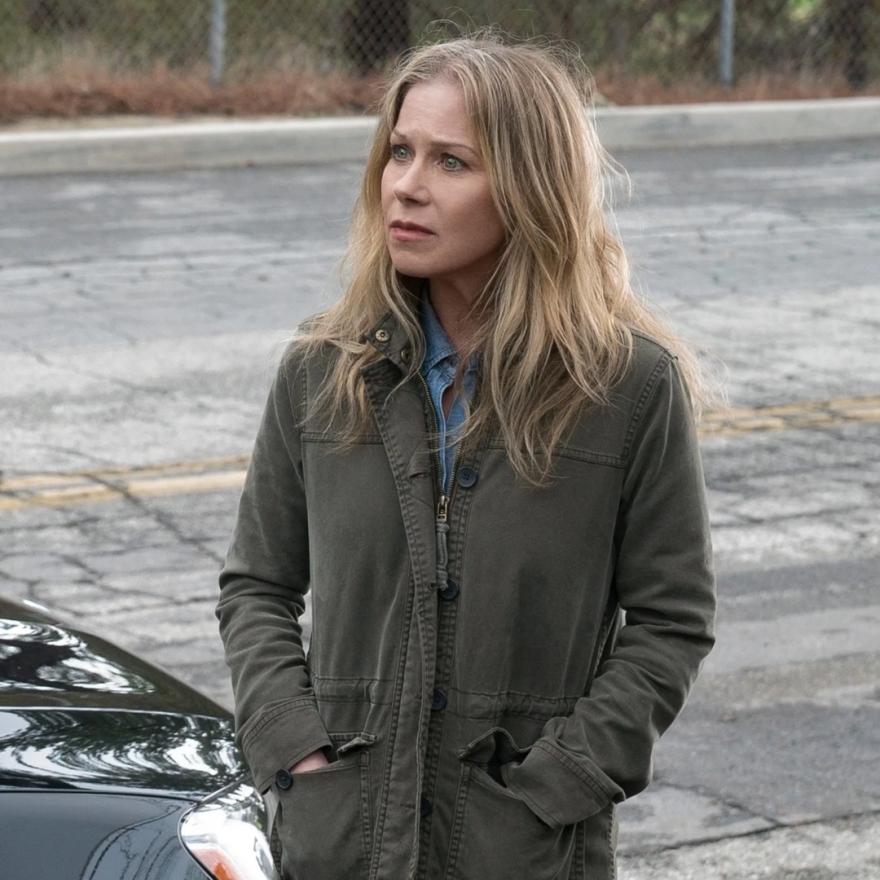 Η Κριστίνα Άπλγκεϊτ ετοιμάζει την αυτοβιογραφία της: «Είναι τρομακτικό να αποφασίζεις να τα πεις όλα» 