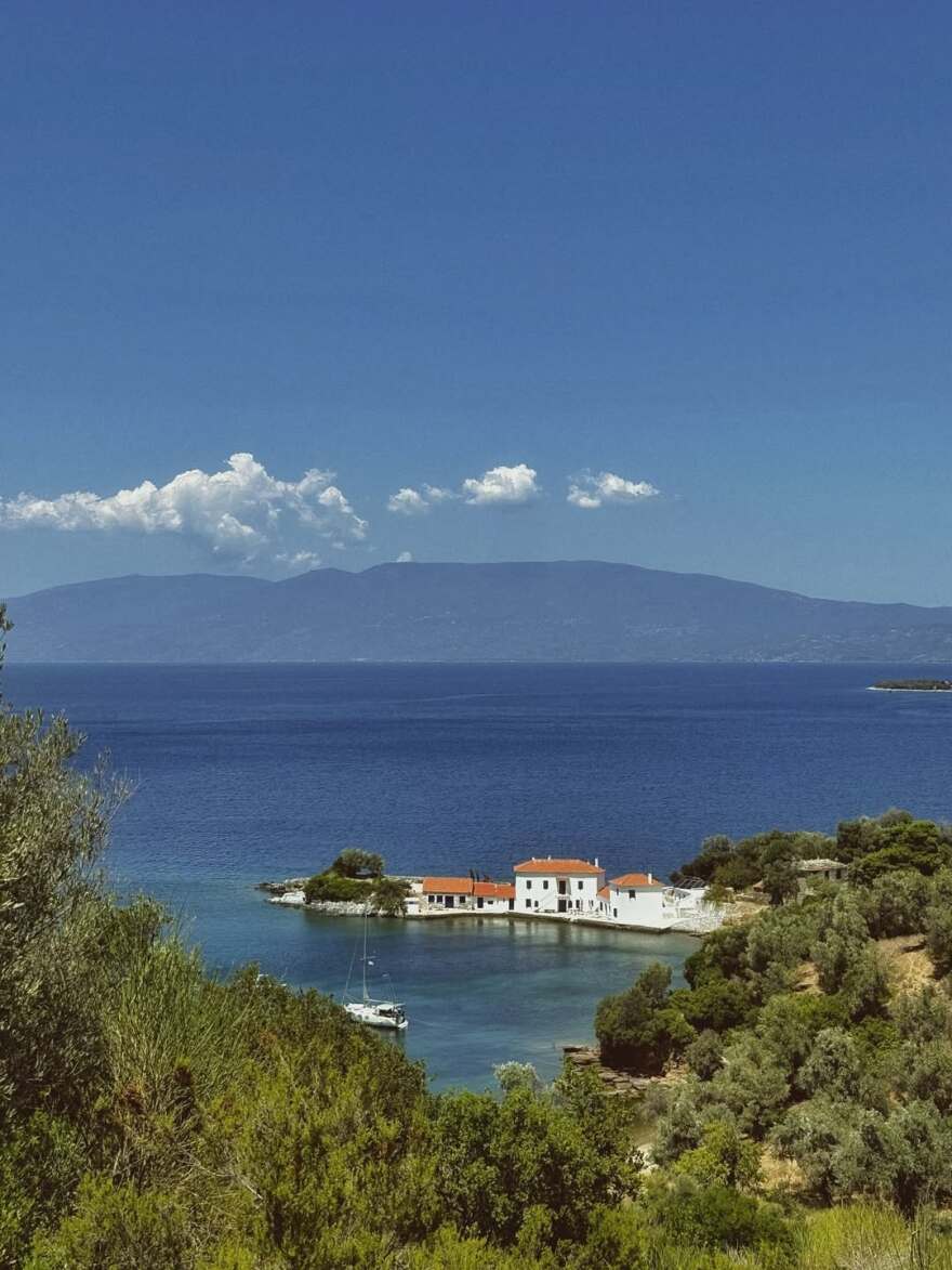 Πανταζάρας και Τουμάση κάνουν διακοπές με την Ψυχούλη στο Πήλιο - Δείτε τις φωτογραφίες