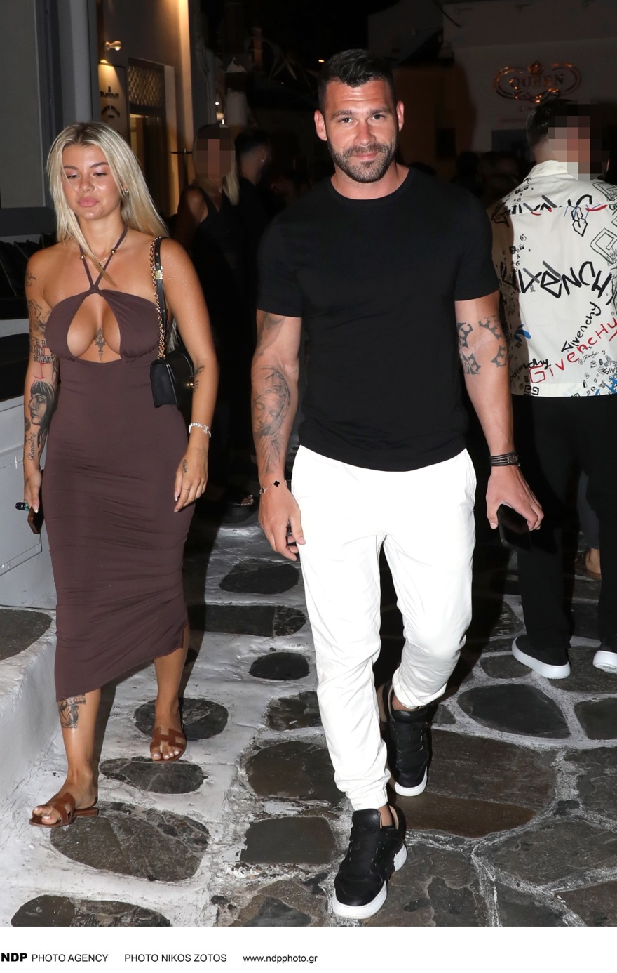 Cinderella και Στάθης Σχίζας κάνουν βόλτα στα σοκάκια της Μυκόνου