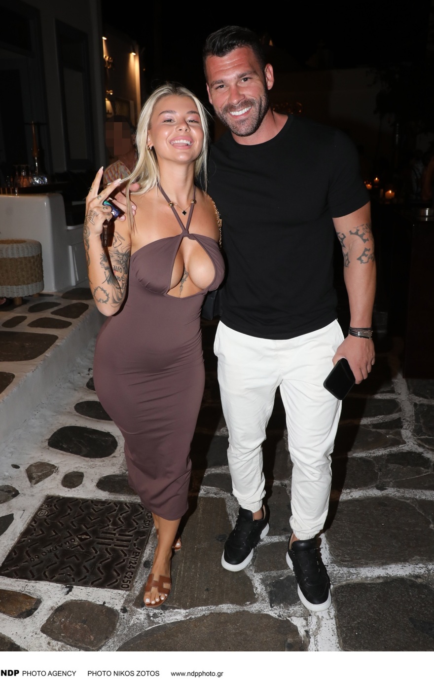 Cinderella και Στάθης Σχίζας κάνουν βόλτα στα σοκάκια της Μυκόνου