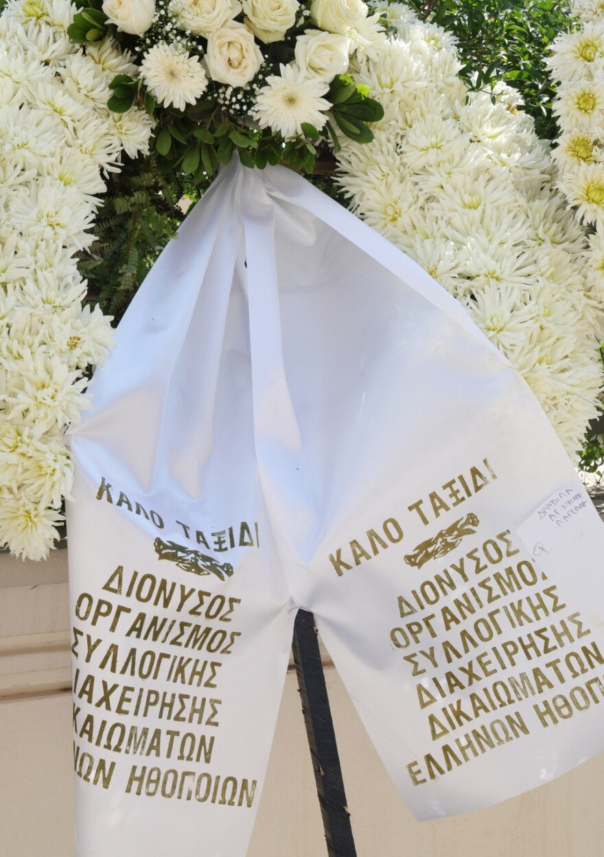 Γεράσιμος Μιχελής: Σε κλίμα βαθιάς οδύνης η κηδεία του ηθοποιού – Συγγενείς, φίλοι και σύσσωμο το «Παρά Πέντε» στο τελευταίο αντίο
