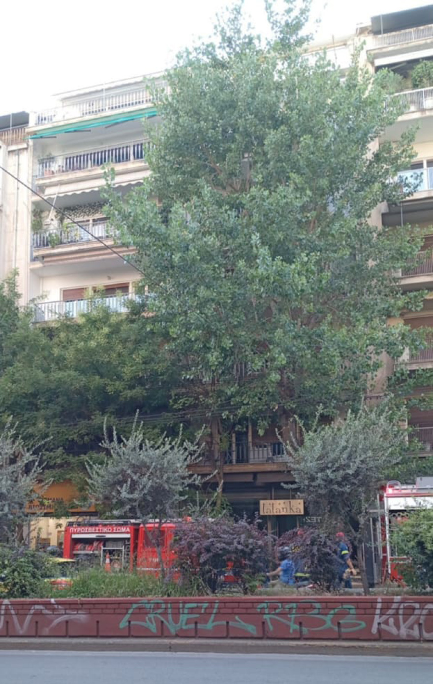 Κάηκε το σπίτι του Πέτρου Φιλιππίδη στην Πατησίων - Καλά στην υγεία του ο ηθοποιός που βρισκόταν μέσα