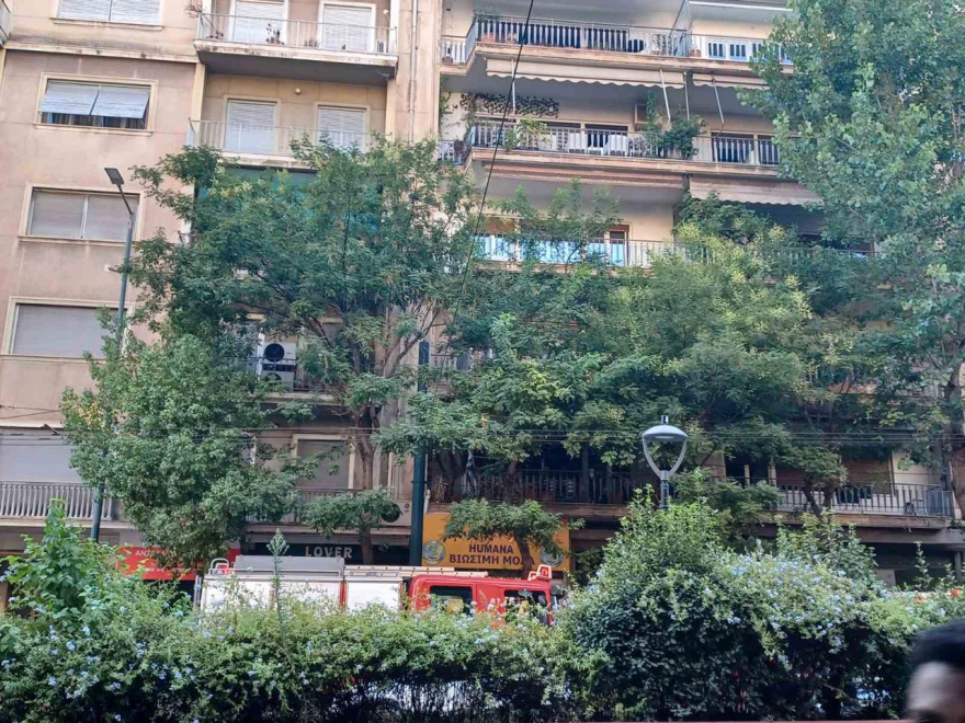 Γειτόνισσα ειδοποίησε τον Φιλιππίδη για τη φωτιά - Κοιμόταν στο σαλόνι του σπιτιού του που τυλίχθηκε στις φλόγες