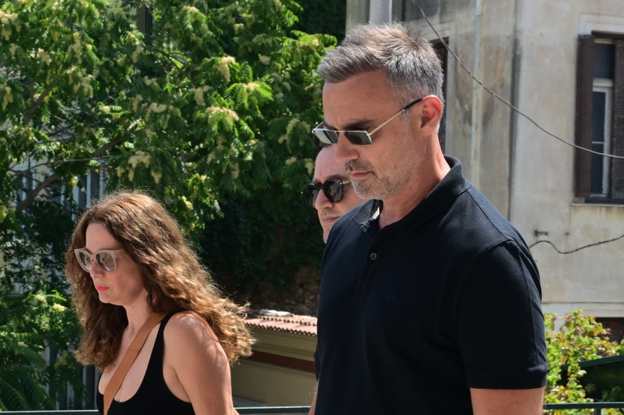 Γεράσιμος Μιχελής: Σε κλίμα βαθιάς οδύνης η κηδεία του ηθοποιού – Συγγενείς, φίλοι και σύσσωμο το «Παρά Πέντε» στο τελευταίο αντίο Γεράσιμος Μιχελής: Σε κλίμα βαθιάς οδύνης η κηδεία του ηθοποιού – Συγγενείς, φίλοι και σύσσωμο το «Παρά Πέντε» στο τελευταίο αντίο