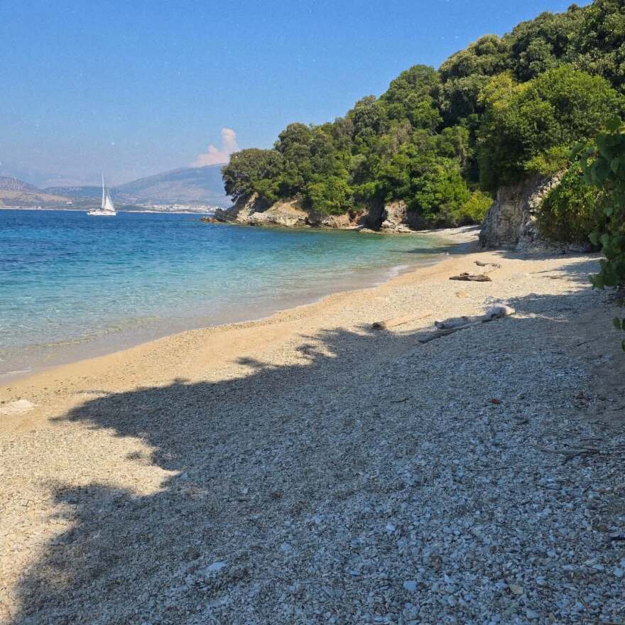 Η Αναστασία Παντούση ποζάρει με μπικίνι στην παραλία - Δείτε τις φωτογραφίες 