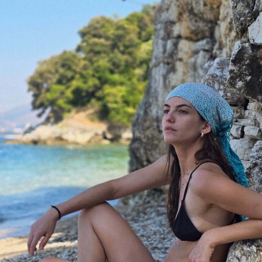 Η Αναστασία Παντούση ποζάρει με μπικίνι στην παραλία - Δείτε τις φωτογραφίες 