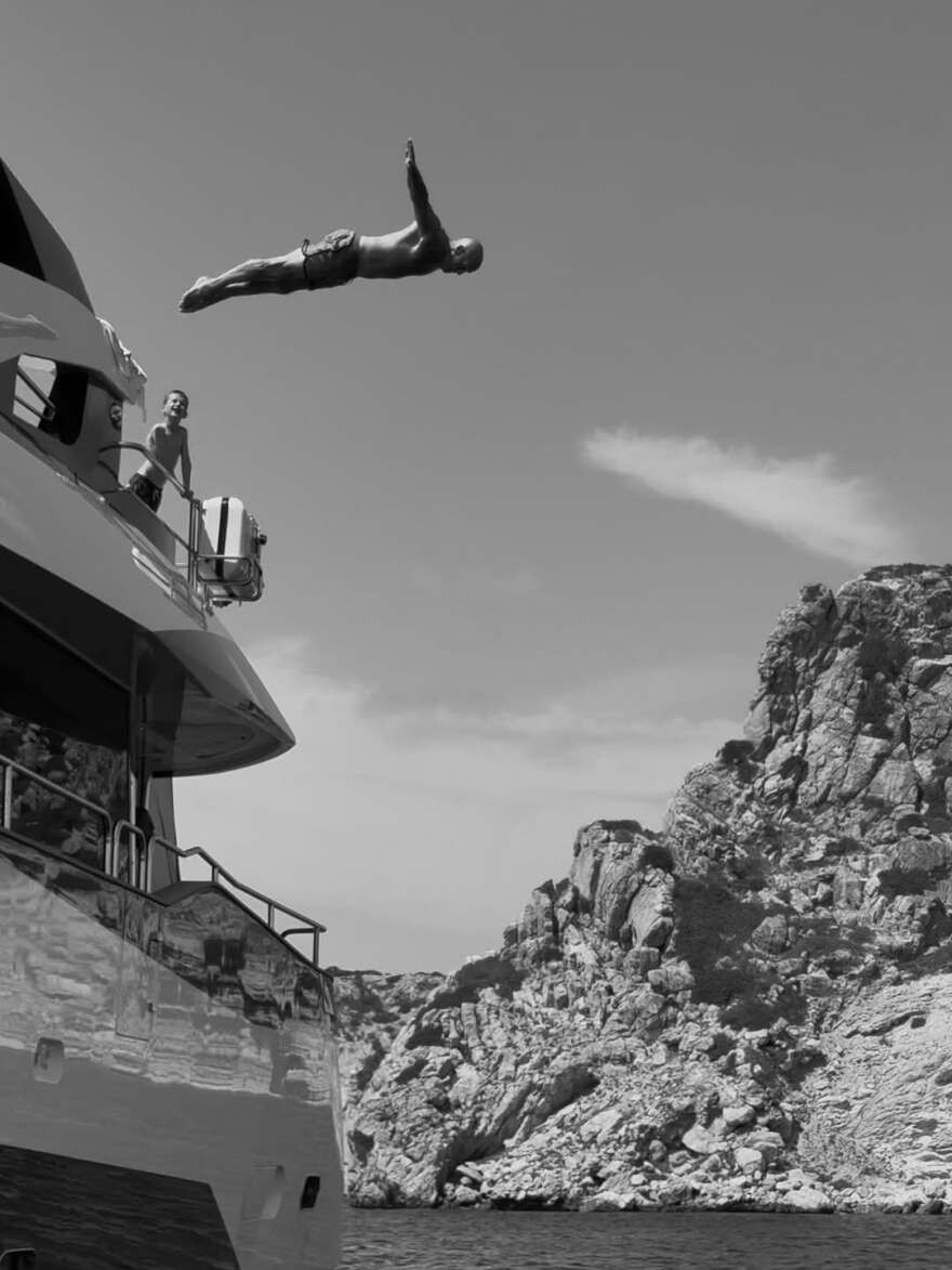 O Τζέισον Στέιθαμ και η Ρόζι Χάντινγκτον απολαμβάνουν το καλοκαίρι στην Ισπανία - Δείτε τις φωτογραφίες