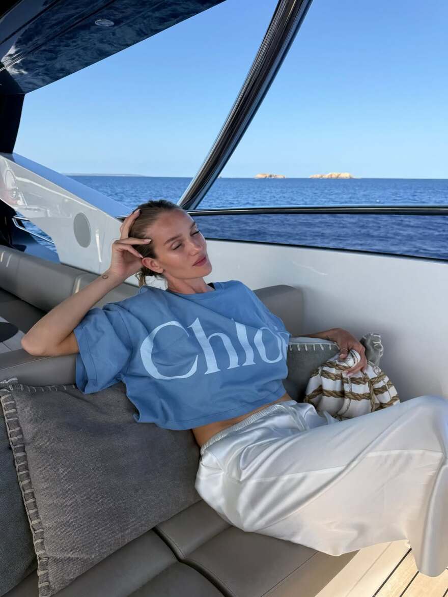 O Τζέισον Στέιθαμ και η Ρόζι Χάντινγκτον απολαμβάνουν το καλοκαίρι στην Ισπανία - Δείτε τις φωτογραφίες