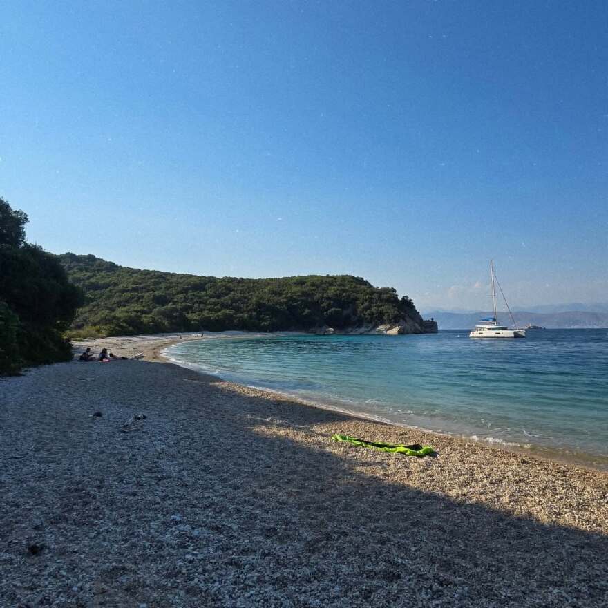 Η Αναστασία Παντούση ποζάρει με μπικίνι στην παραλία - Δείτε τις φωτογραφίες 