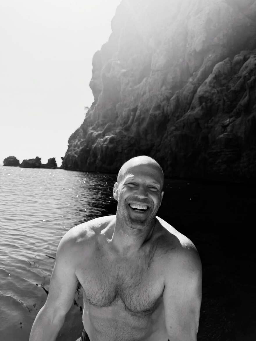 O Τζέισον Στέιθαμ και η Ρόζι Χάντινγκτον απολαμβάνουν το καλοκαίρι στην Ισπανία - Δείτε τις φωτογραφίες