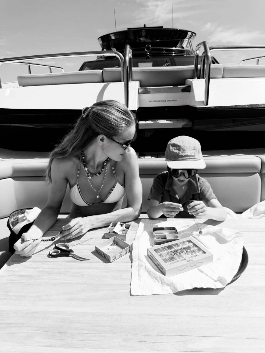 O Τζέισον Στέιθαμ και η Ρόζι Χάντινγκτον απολαμβάνουν το καλοκαίρι στην Ισπανία - Δείτε τις φωτογραφίες