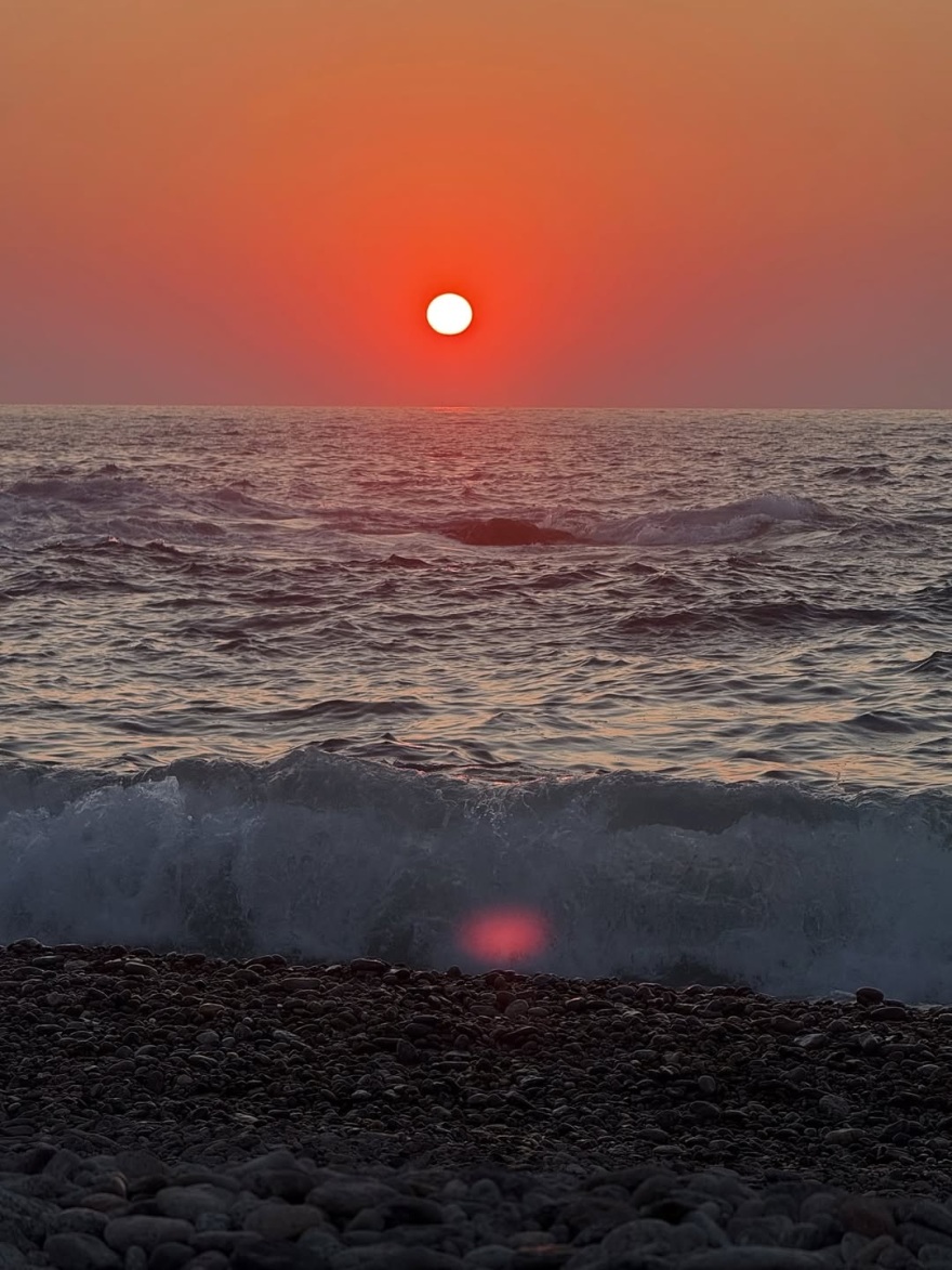 Ευγενία Σαμαρά: Ποζάρει με μπικίνι σε ποτάμια, φαράγγια και κόκκινους ήλιους - Φωτογραφίες
