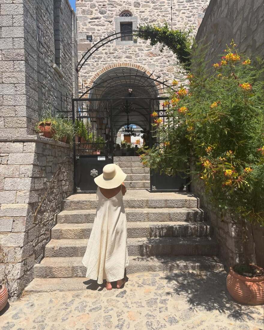 Σοφία Αλιμπέρτη: Το φωτογραφικό άλμπουμ από τις διακοπές της στη Χίο