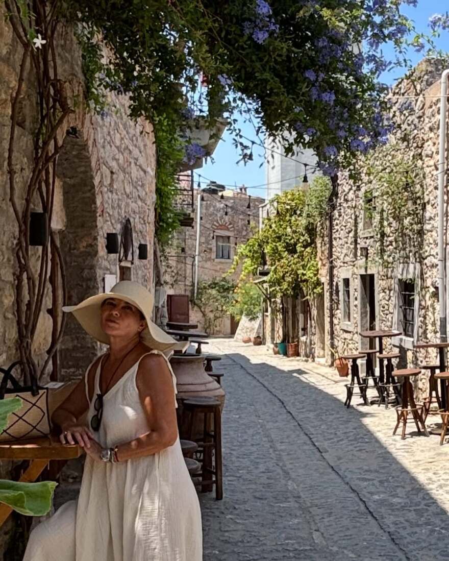 Σοφία Αλιμπέρτη: Το φωτογραφικό άλμπουμ από τις διακοπές της στη Χίο