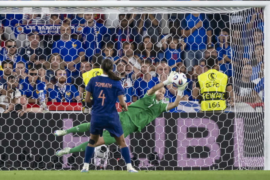 Αν-Κάτριν Μπέργκερ: H τερματοφύλακας που νίκησε το καρκίνο και οδήγησε την Γερμανία στα ημιτελικά του Euro 2025 - Βίντεο
