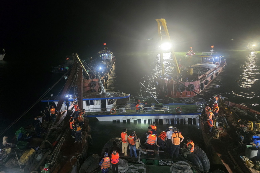 Στους 38 οι νεκροί από τη βύθιση τουριστικού σκάφους στο Βιετνάμ 
