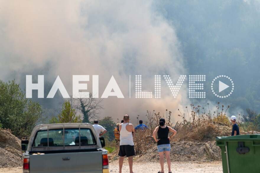 Ενισχύθηκαν οι δυνάμεις στη φωτιά που ξέσπασε στα Αστεραίικα Αμαλιάδας - Σηκώθηκαν 14 εναέρια, επιχειρούν 102 πυροσβέστες