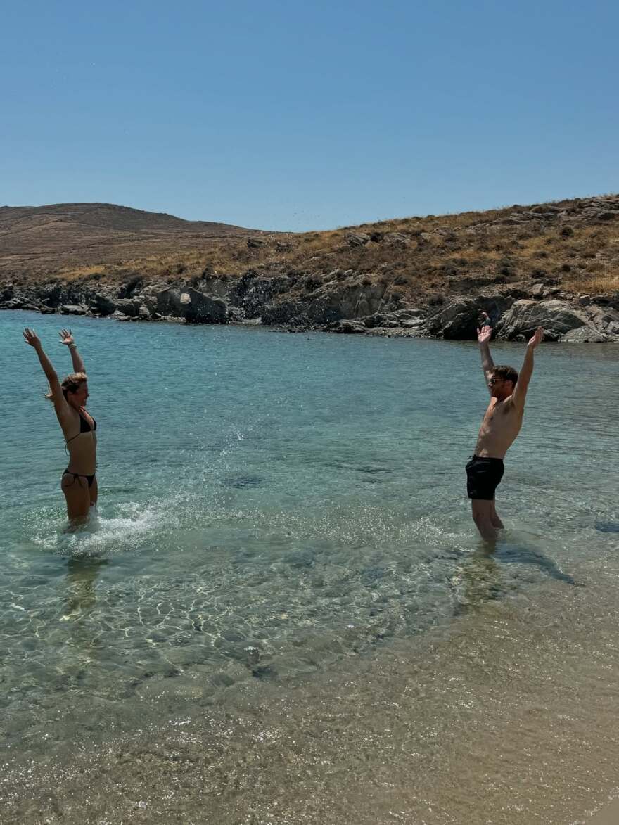 Δημήτρης Γιαννέτος: Στη Μύκονο με τον αρραβωνιαστικό του - Δείτε τις φωτογραφίες