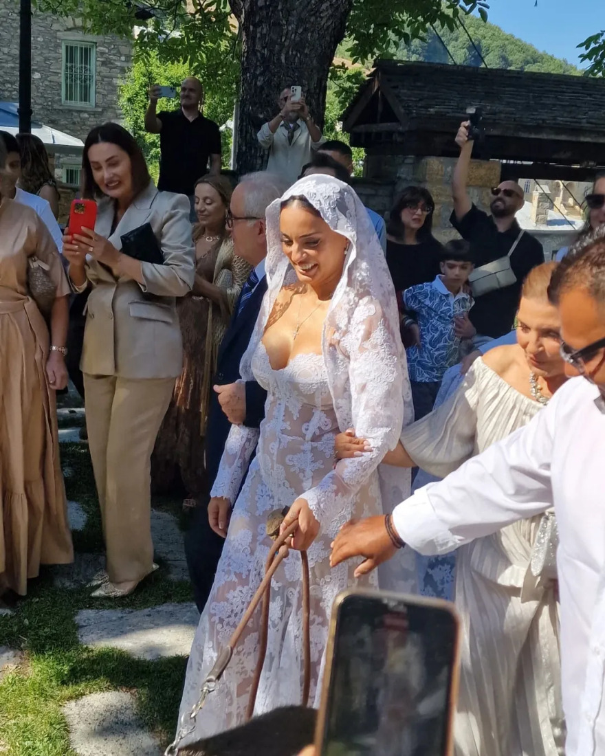 Τζώνη Καλημέρης - Ελπίδα Ιακωβίδου: Το μεγάλο γλέντι μετά τον γάμο τους στο Νυμφαίο - Δείτε βίντεο