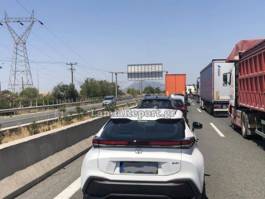 Νεκρός οδηγός μηχανής σε τροχαίο στην Αθηνών Νεκρός οδηγός μηχανής σε τροχαίο στην Αθηνών