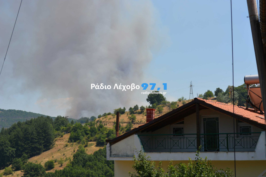 Φωτιά στο Βαρικό Φλώρινας - Ενισχύθηκαν οι δυνάμεις της Πυροσβεστικής, εστάλη μήνυμα 112